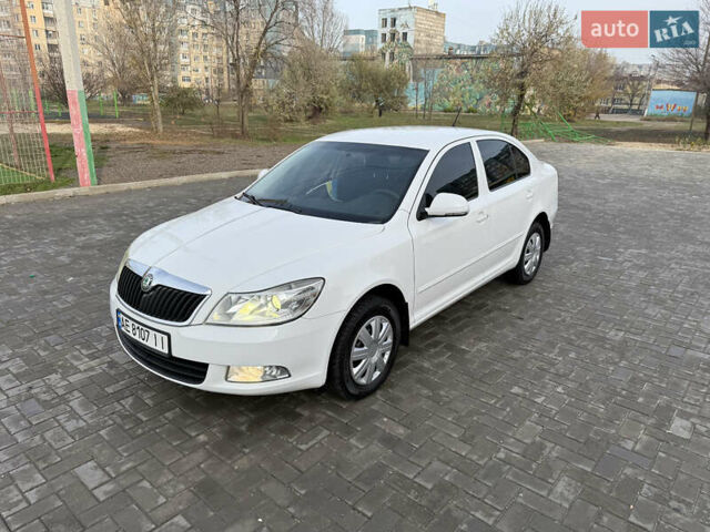 Білий Шкода Октавія, об'ємом двигуна 1.6 л та пробігом 260 тис. км за 7900 $, фото 1 на Automoto.ua