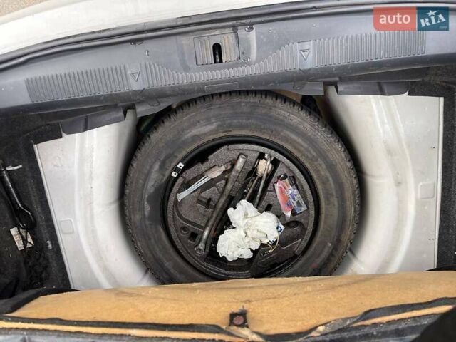 Белый Шкода Октавия, объемом двигателя 1.97 л и пробегом 246 тыс. км за 8400 $, фото 11 на Automoto.ua