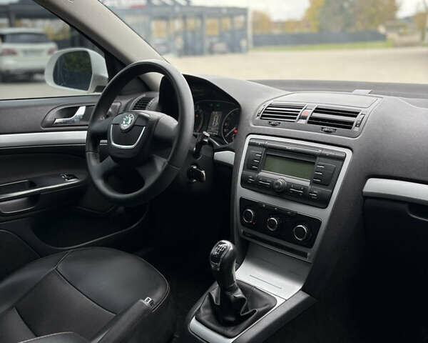 Белый Шкода Октавия, объемом двигателя 1.6 л и пробегом 383 тыс. км за 5350 $, фото 23 на Automoto.ua