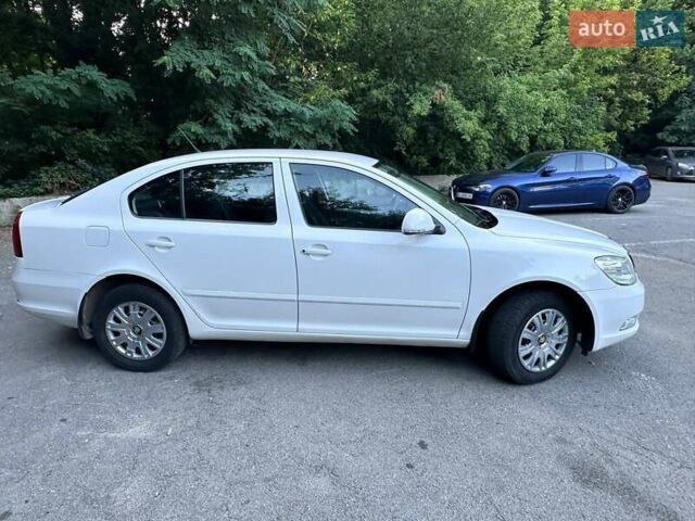 Білий Шкода Октавія, об'ємом двигуна 1.8 л та пробігом 184 тис. км за 8500 $, фото 19 на Automoto.ua