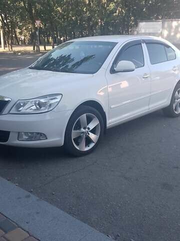 Белый Шкода Октавия, объемом двигателя 1.8 л и пробегом 184 тыс. км за 7500 $, фото 4 на Automoto.ua