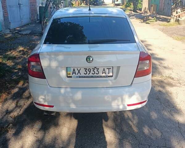 Белый Шкода Октавия, объемом двигателя 1.8 л и пробегом 230 тыс. км за 8200 $, фото 8 на Automoto.ua