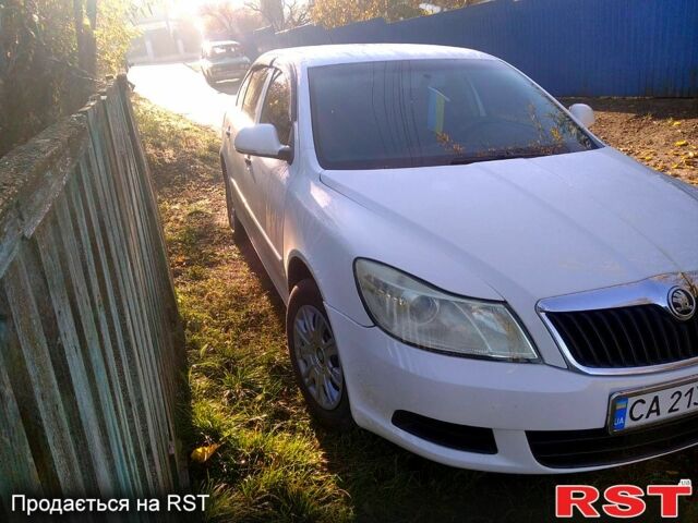 Білий Шкода Октавія, об'ємом двигуна 1.6 л та пробігом 283 тис. км за 5800 $, фото 7 на Automoto.ua