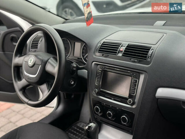 Шкода Октавия 2011 в Береговом на Automoto.ua Белый Шкода Октавия, объемом двигателя 1.6 л и пробегом 150 тыс. км за 8800 $, фото 19 на Automoto.ua