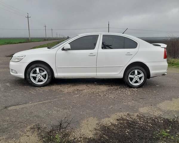 Белый Шкода Октавия, объемом двигателя 1.8 л и пробегом 219 тыс. км за 8200 $, фото 8 на Automoto.ua