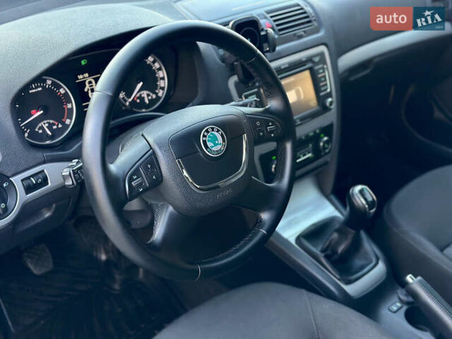 Белый Шкода Октавия, объемом двигателя 1.39 л и пробегом 275 тыс. км за 8200 $, фото 59 на Automoto.ua