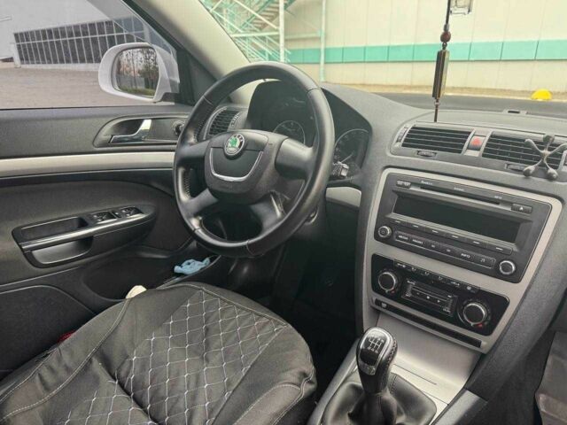 Белый Шкода Октавия, объемом двигателя 1.8 л и пробегом 180 тыс. км за 7200 $, фото 17 на Automoto.ua