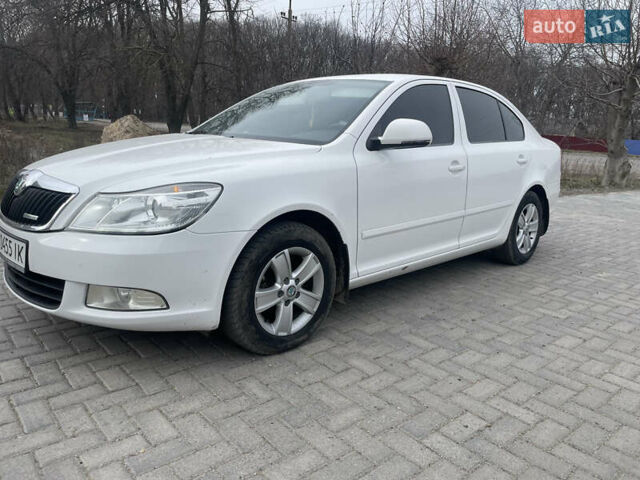 Белый Шкода Октавия, объемом двигателя 1.6 л и пробегом 238 тыс. км за 7500 $, фото 2 на Automoto.ua