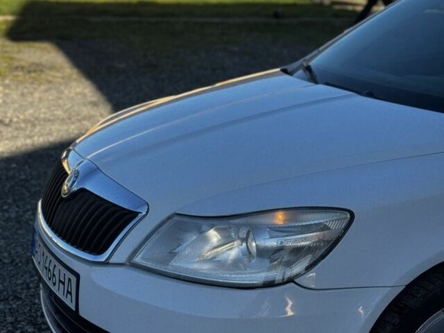 Белый Шкода Октавия, объемом двигателя 1.6 л и пробегом 380 тыс. км за 6150 $, фото 3 на Automoto.ua