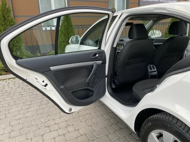 Белый Шкода Октавия, объемом двигателя 1.6 л и пробегом 189 тыс. км за 8999 $, фото 17 на Automoto.ua