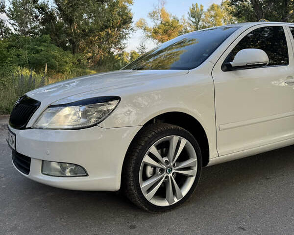 Білий Шкода Октавія, об'ємом двигуна 1.8 л та пробігом 303 тис. км за 6899 $, фото 16 на Automoto.ua