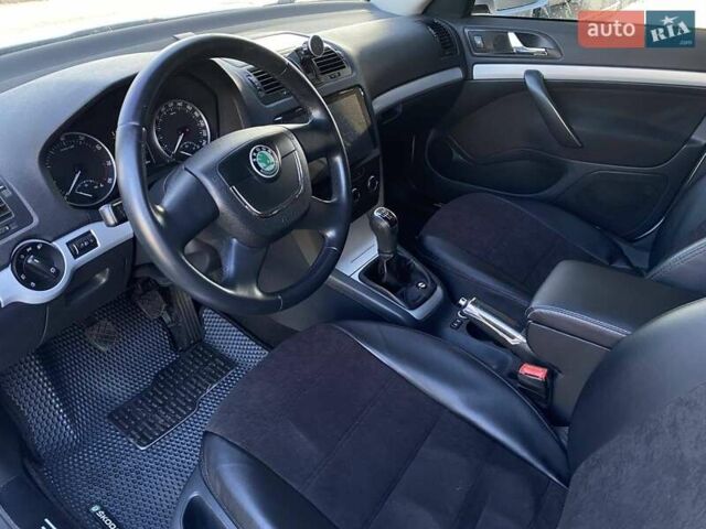 Белый Шкода Октавия, объемом двигателя 1.6 л и пробегом 195 тыс. км за 7800 $, фото 16 на Automoto.ua