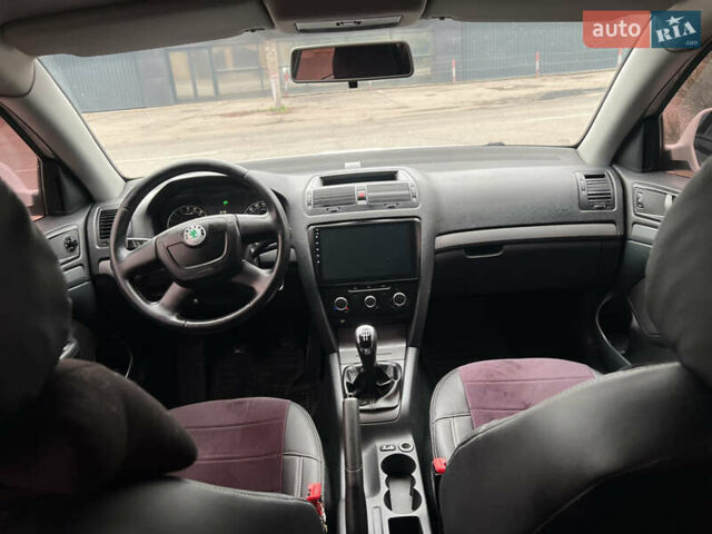 Білий Шкода Октавія, об'ємом двигуна 1.6 л та пробігом 270 тис. км за 6800 $, фото 19 на Automoto.ua