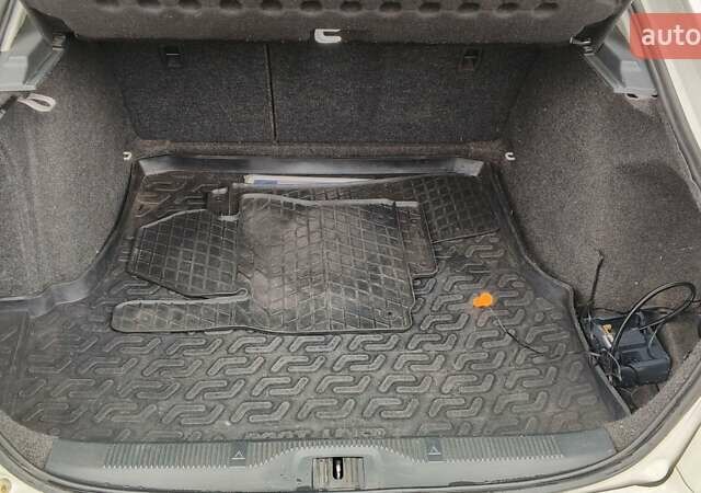 Белый Шкода Октавия, объемом двигателя 1.97 л и пробегом 246 тыс. км за 8400 $, фото 12 на Automoto.ua