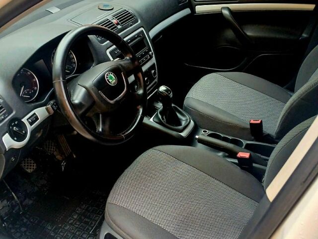 Белый Шкода Октавия, объемом двигателя 1.8 л и пробегом 250 тыс. км за 6500 $, фото 3 на Automoto.ua