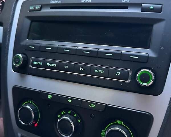 Білий Шкода Октавія, об'ємом двигуна 1.8 л та пробігом 184 тис. км за 8500 $, фото 29 на Automoto.ua