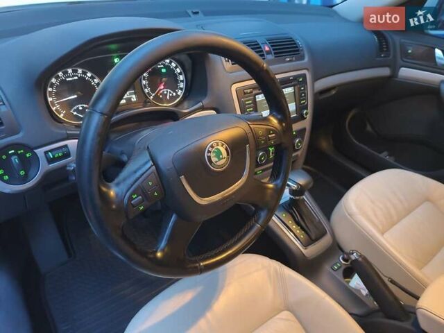 Белый Шкода Октавия, объемом двигателя 1.6 л и пробегом 209 тыс. км за 8700 $, фото 7 на Automoto.ua