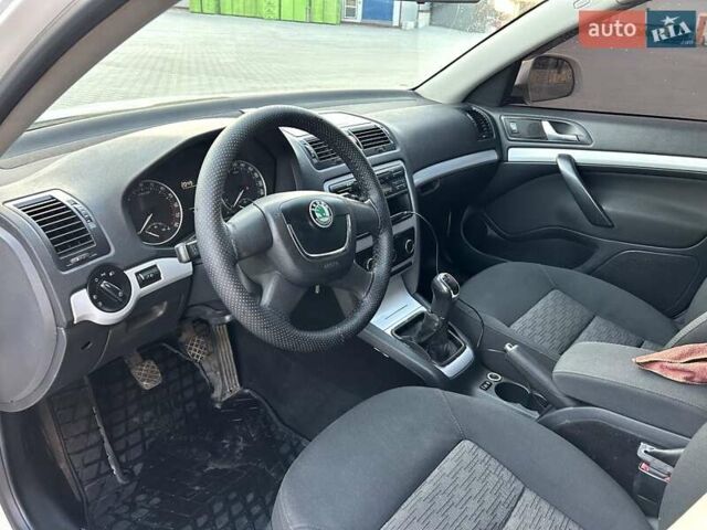 Білий Шкода Октавія, об'ємом двигуна 1.6 л та пробігом 312 тис. км за 6800 $, фото 11 на Automoto.ua