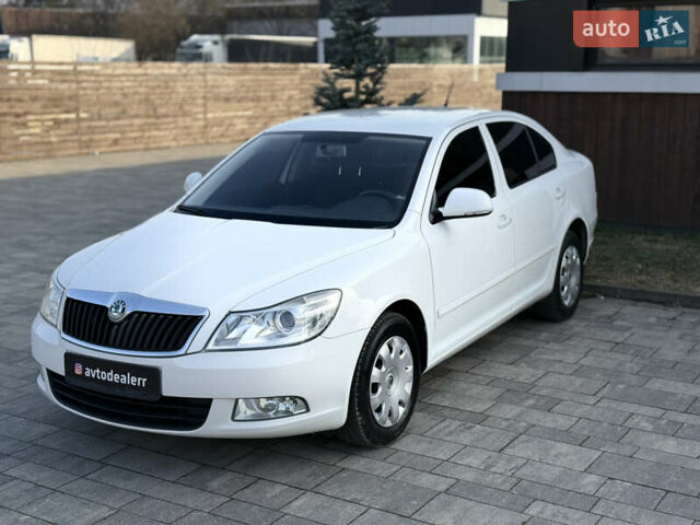 Белый Шкода Октавия, объемом двигателя 1.6 л и пробегом 212 тыс. км за 7800 $, фото 11 на Automoto.ua