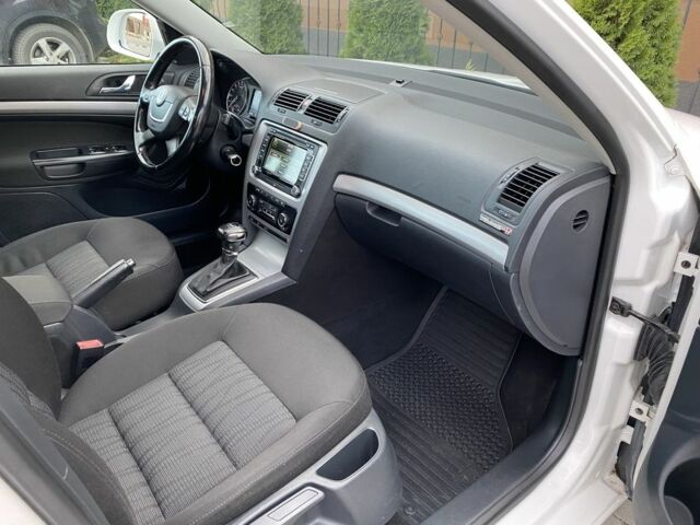 Белый Шкода Октавия, объемом двигателя 1.6 л и пробегом 189 тыс. км за 8999 $, фото 15 на Automoto.ua