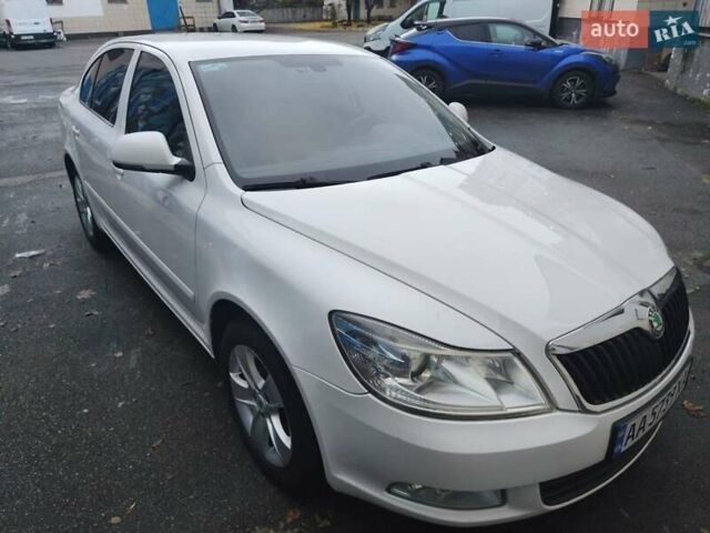 Белый Шкода Октавия, объемом двигателя 1.6 л и пробегом 209 тыс. км за 8700 $, фото 8 на Automoto.ua