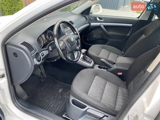 Білий Шкода Октавія, об'ємом двигуна 1.6 л та пробігом 189 тис. км за 8999 $, фото 10 на Automoto.ua