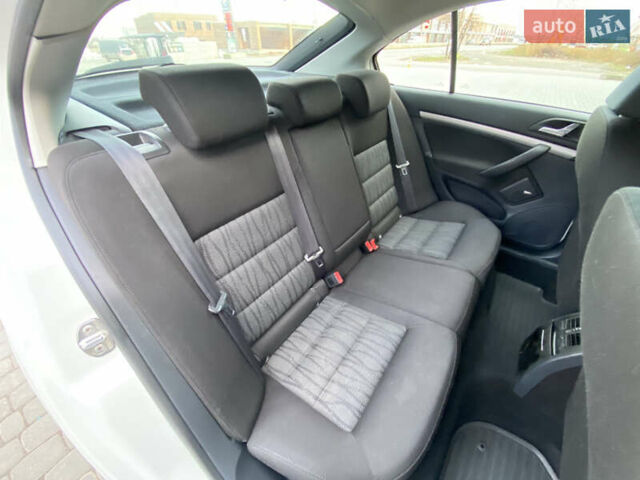 Білий Шкода Октавія, об'ємом двигуна 1.6 л та пробігом 189 тис. км за 8999 $, фото 23 на Automoto.ua