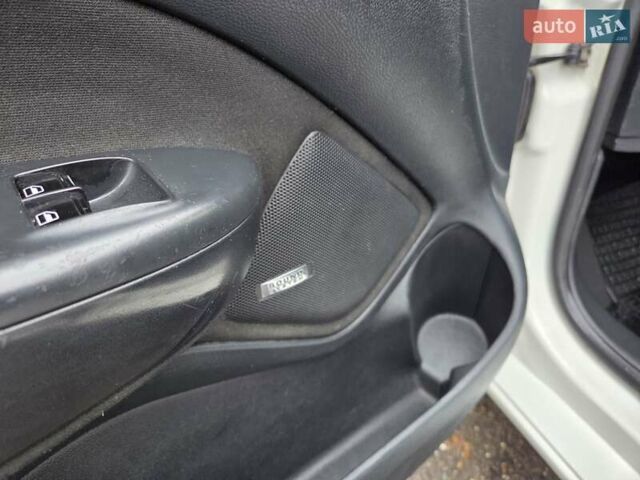 Білий Шкода Октавія, об'ємом двигуна 1.8 л та пробігом 277 тис. км за 6800 $, фото 5 на Automoto.ua