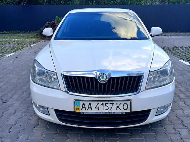 Белый Шкода Октавия, объемом двигателя 1.8 л и пробегом 250 тыс. км за 6500 $, фото 2 на Automoto.ua