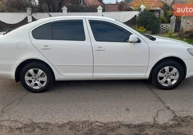 Белый Шкода Октавия, объемом двигателя 1.8 л и пробегом 180 тыс. км за 8200 $, фото 2 на Automoto.ua