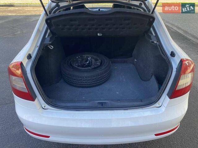 Белый Шкода Октавия, объемом двигателя 1.6 л и пробегом 195 тыс. км за 7800 $, фото 30 на Automoto.ua