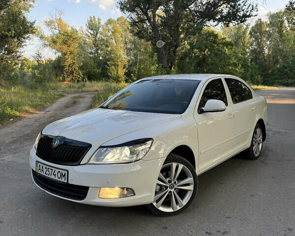 Білий Шкода Октавія, об'ємом двигуна 1.8 л та пробігом 303 тис. км за 6899 $, фото 1 на Automoto.ua