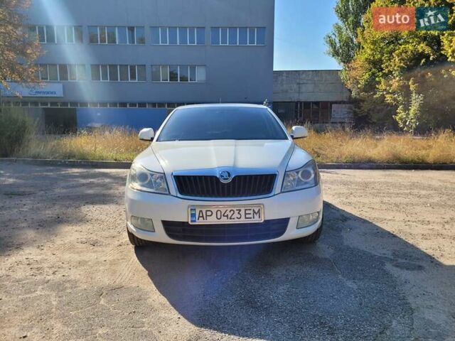 Белый Шкода Октавия, объемом двигателя 1.6 л и пробегом 208 тыс. км за 7500 $, фото 1 на Automoto.ua