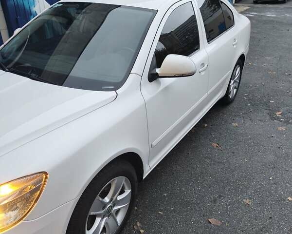 Белый Шкода Октавия, объемом двигателя 1.6 л и пробегом 209 тыс. км за 8700 $, фото 4 на Automoto.ua