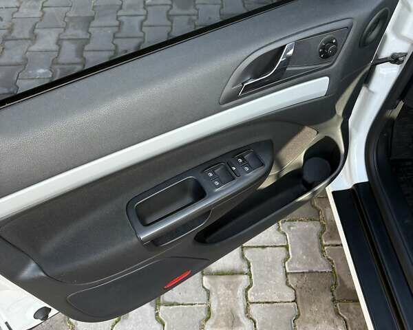 Білий Шкода Октавія, об'ємом двигуна 1.6 л та пробігом 76 тис. км за 9900 $, фото 8 на Automoto.ua