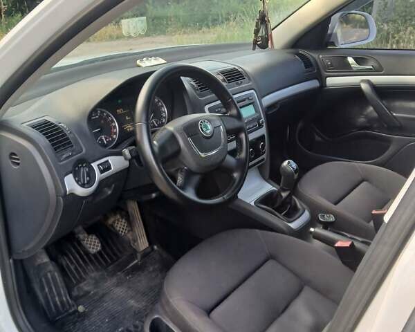 Белый Шкода Октавия, объемом двигателя 1.9 л и пробегом 394 тыс. км за 7500 $, фото 1 на Automoto.ua