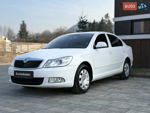 Белый Шкода Октавия, объемом двигателя 1.6 л и пробегом 212 тыс. км за 7800 $, фото 12 на Automoto.ua