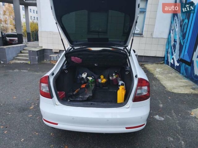 Белый Шкода Октавия, объемом двигателя 1.6 л и пробегом 209 тыс. км за 8700 $, фото 15 на Automoto.ua