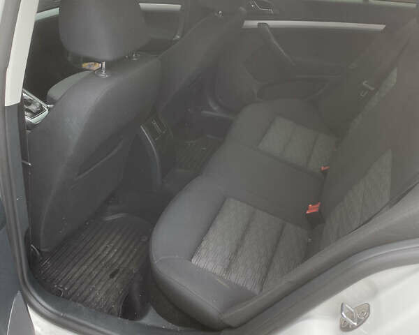 Білий Шкода Октавія, об'ємом двигуна 1.97 л та пробігом 307 тис. км за 8200 $, фото 3 на Automoto.ua