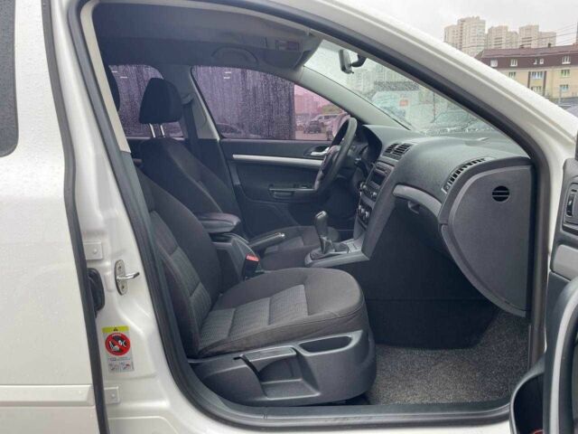 Белый Шкода Октавия, объемом двигателя 1.8 л и пробегом 155 тыс. км за 7990 $, фото 11 на Automoto.ua