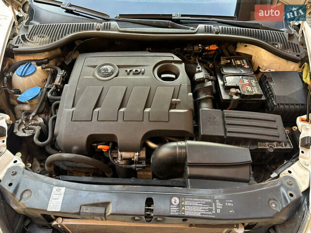 Білий Шкода Октавія, об'ємом двигуна 1.6 л та пробігом 250 тис. км за 6400 $, фото 10 на Automoto.ua