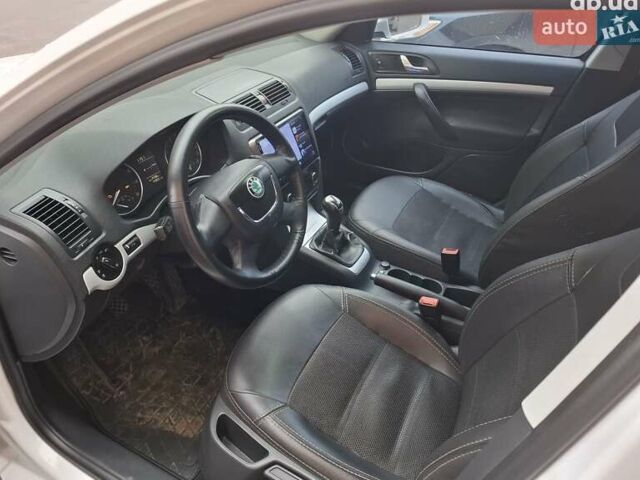 Белый Шкода Октавия, объемом двигателя 1.6 л и пробегом 448 тыс. км за 8500 $, фото 7 на Automoto.ua