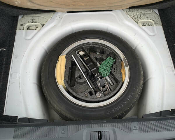 Белый Шкода Октавия, объемом двигателя 1.8 л и пробегом 213 тыс. км за 6400 $, фото 37 на Automoto.ua