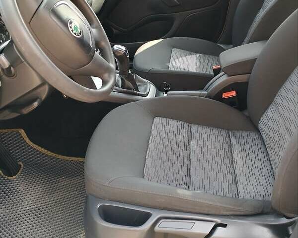 Шкода Октавия 2011 в Житомире на Automoto.ua Белый Шкода Октавия, объемом двигателя 1.6 л и пробегом 243 тыс. км за 7500 $, фото 5 на Automoto.ua