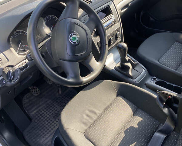 Белый Шкода Октавия, объемом двигателя 0 л и пробегом 187 тыс. км за 8000 $, фото 6 на Automoto.ua