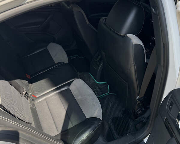 Білий Шкода Октавія, об'ємом двигуна 1.98 л та пробігом 220 тис. км за 8000 $, фото 7 на Automoto.ua