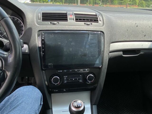 Белый Шкода Октавия, объемом двигателя 1.8 л и пробегом 240 тыс. км за 5300 $, фото 7 на Automoto.ua
