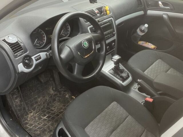 Белый Шкода Октавия, объемом двигателя 2 л и пробегом 190 тыс. км за 8200 $, фото 2 на Automoto.ua