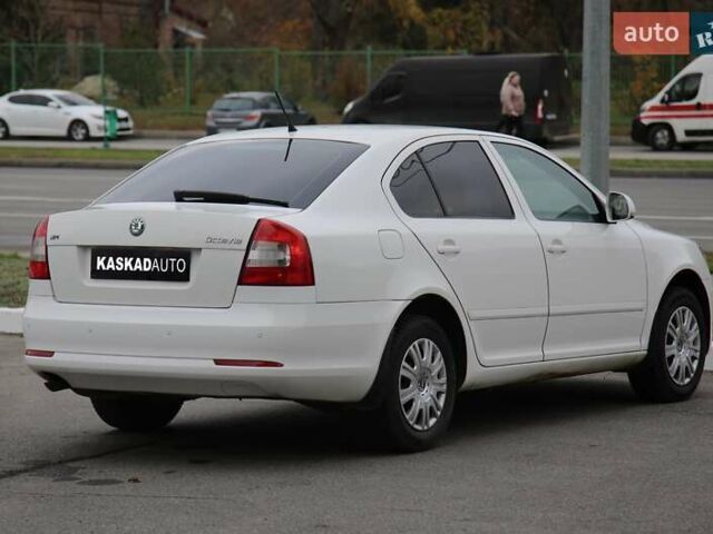 Белый Шкода Октавия, объемом двигателя 1.6 л и пробегом 239 тыс. км за 8100 $, фото 3 на Automoto.ua