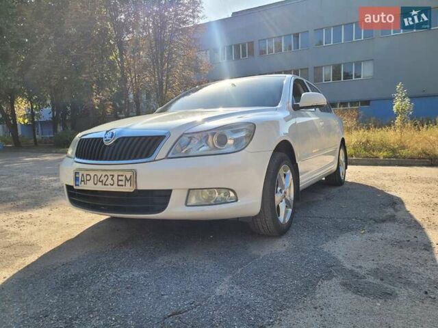 Белый Шкода Октавия, объемом двигателя 1.6 л и пробегом 208 тыс. км за 7500 $, фото 3 на Automoto.ua